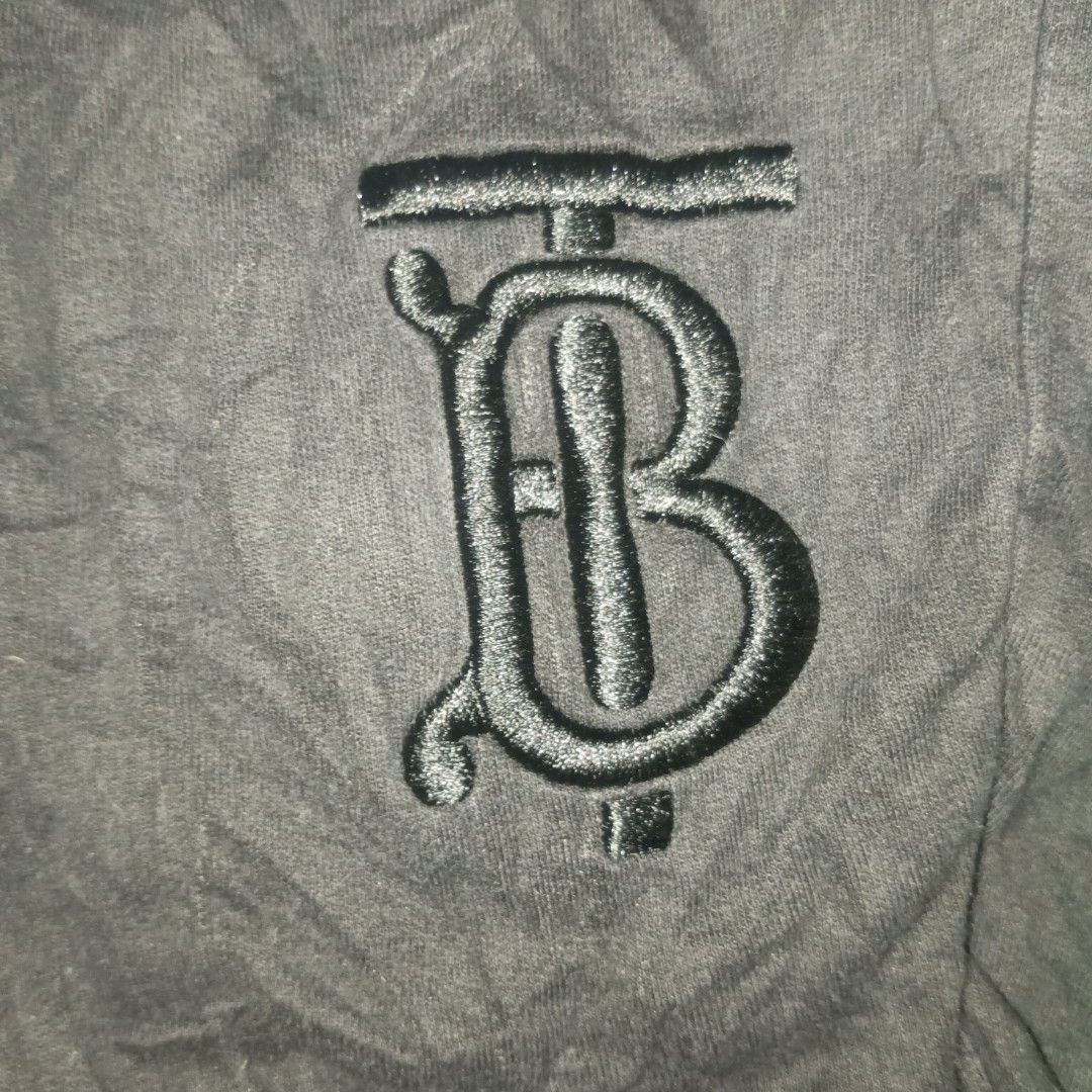 Burberry short (Category: Shorts) located in Pasig City. Submitted by goryong (Listing ID 1322260243, Image 2). Description: XL on tag waist 28-36 length 15 (all items is from trifth and prelove, always manage your expectation).