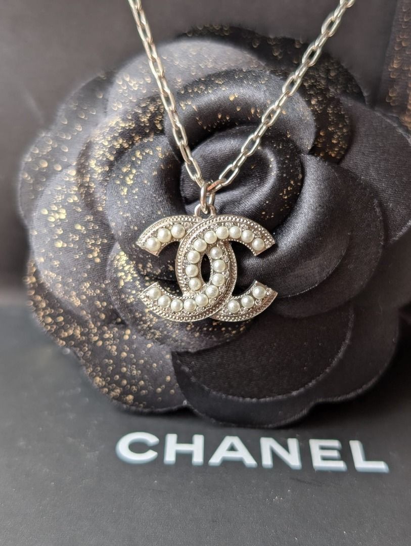 Chanel CC 18P Logo Pearl Crystal Classic SHW necklace box Women s Fashion Jewelry Organisers Necklaces on Carousell