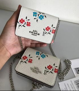 (Category: ) located in . Submitted by yhn_boutique (Listing ID 1322380097, Image 1). Description: .