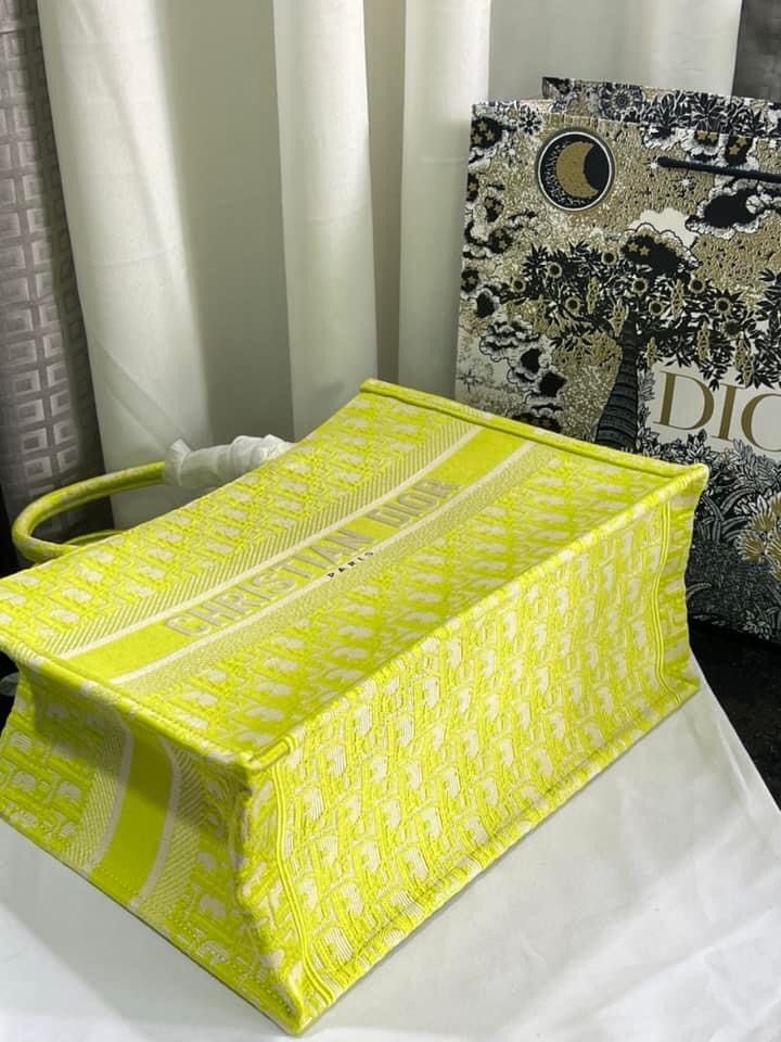 DIOR BOOK TOTE (Medium) (Category: Luxury Bags & Wallets) located in Mandaluyong City. Submitted by iamprettywow (Listing ID 1322296664, Image 3). Description: For sale or Swap. Sealed and Never been used Medium size Dior Book tote. Bought it early last year. selling low for P8500. Never been used. 14.2 inches. It comes with paperbag and dustbag ..