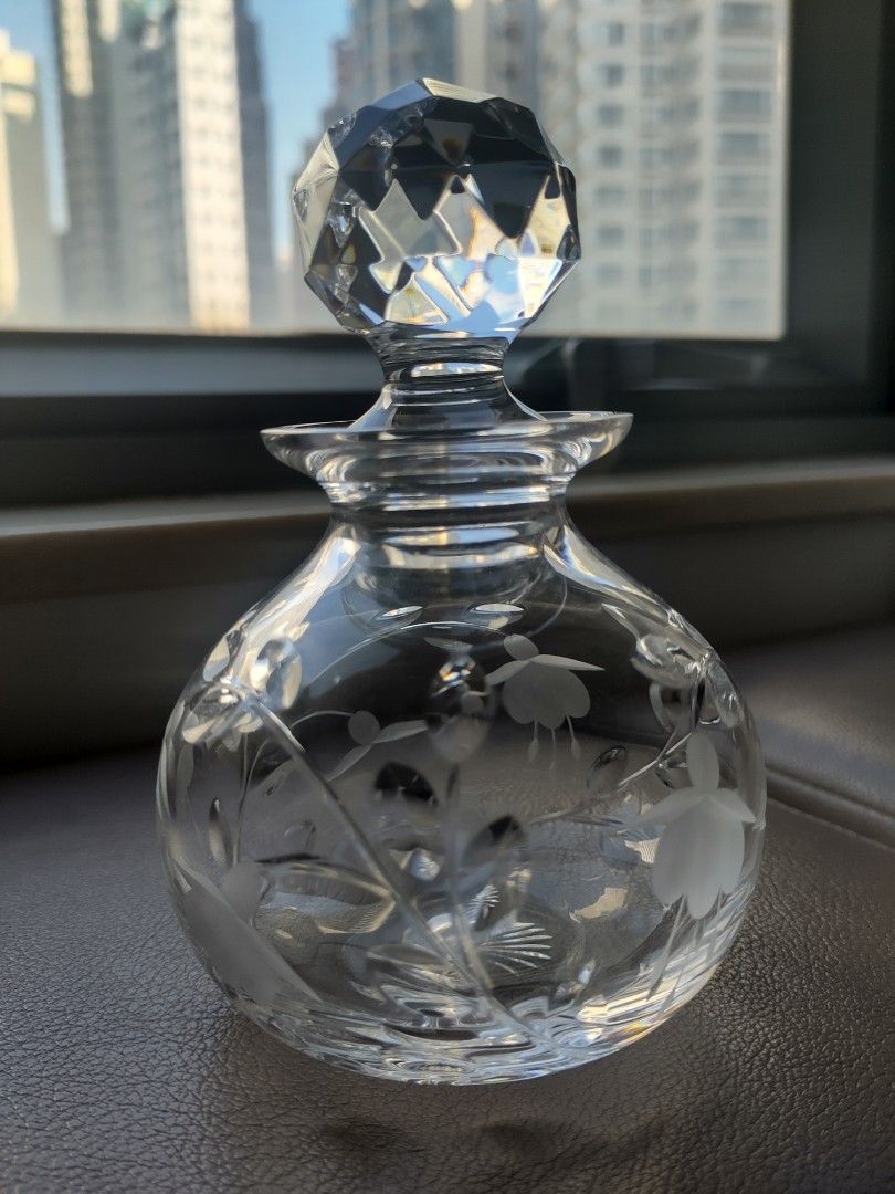 Elegant Stuart Crystal Perfume Bottle – Vintage Collectible, 興趣