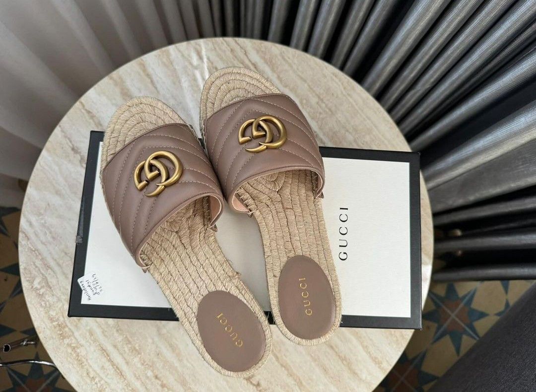 【GUCCI】ダブルG サンダル メリノウール もこもこ Buy Gucci White Marmont Double G 105 Sandals In 2025