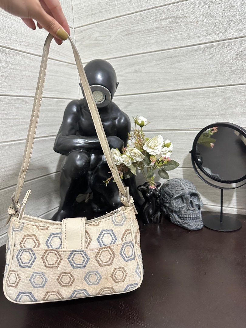 First Issue by Liz Claiborne kili bag Women s Fashion Bags Wallets Shoulder Bags on Carousell