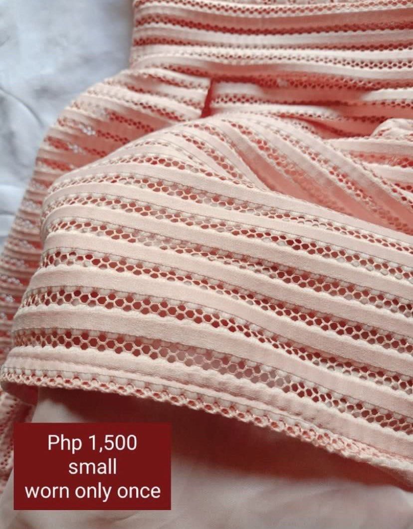 Formal/Graduation Dress (Category: Dresses) located in Bacoor. Submitted by bloooooooooooomfields (Listing ID 1322346692, Image 3). Description: Used once 10/10 See photos for dimensions No returns po so make sure kasya sa inyo.