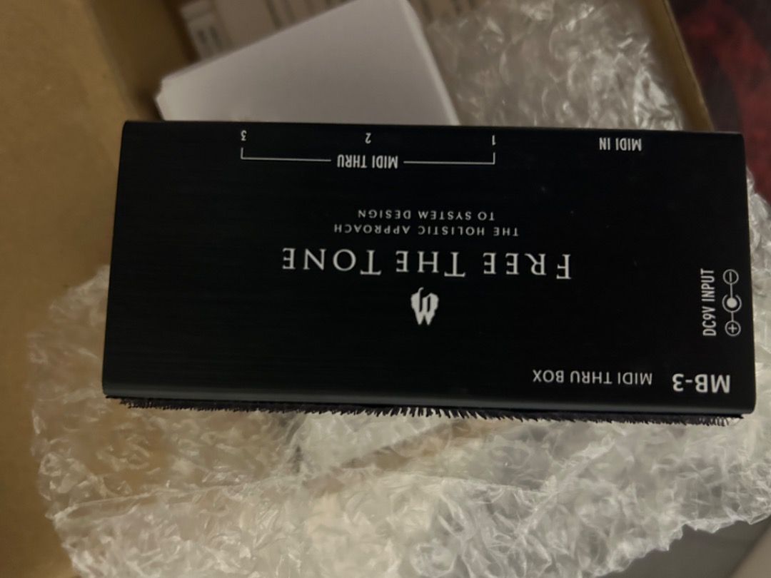FREE THE TONE MB-3 MIDI THRU BOX FREE THE TONE MB-5 MIDI THRU BOX