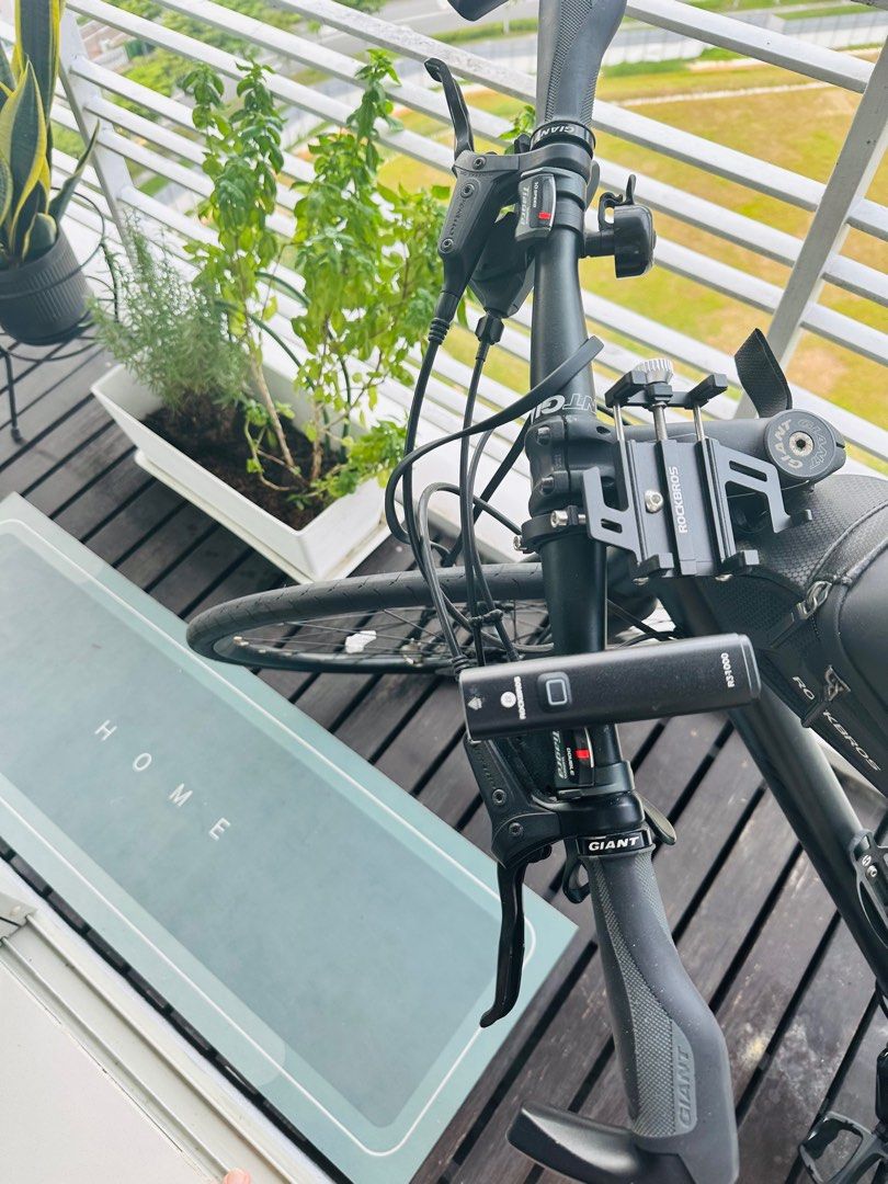 Giant Fastroad SL1 Advanced Black (Carbon Fork) Size M and gears