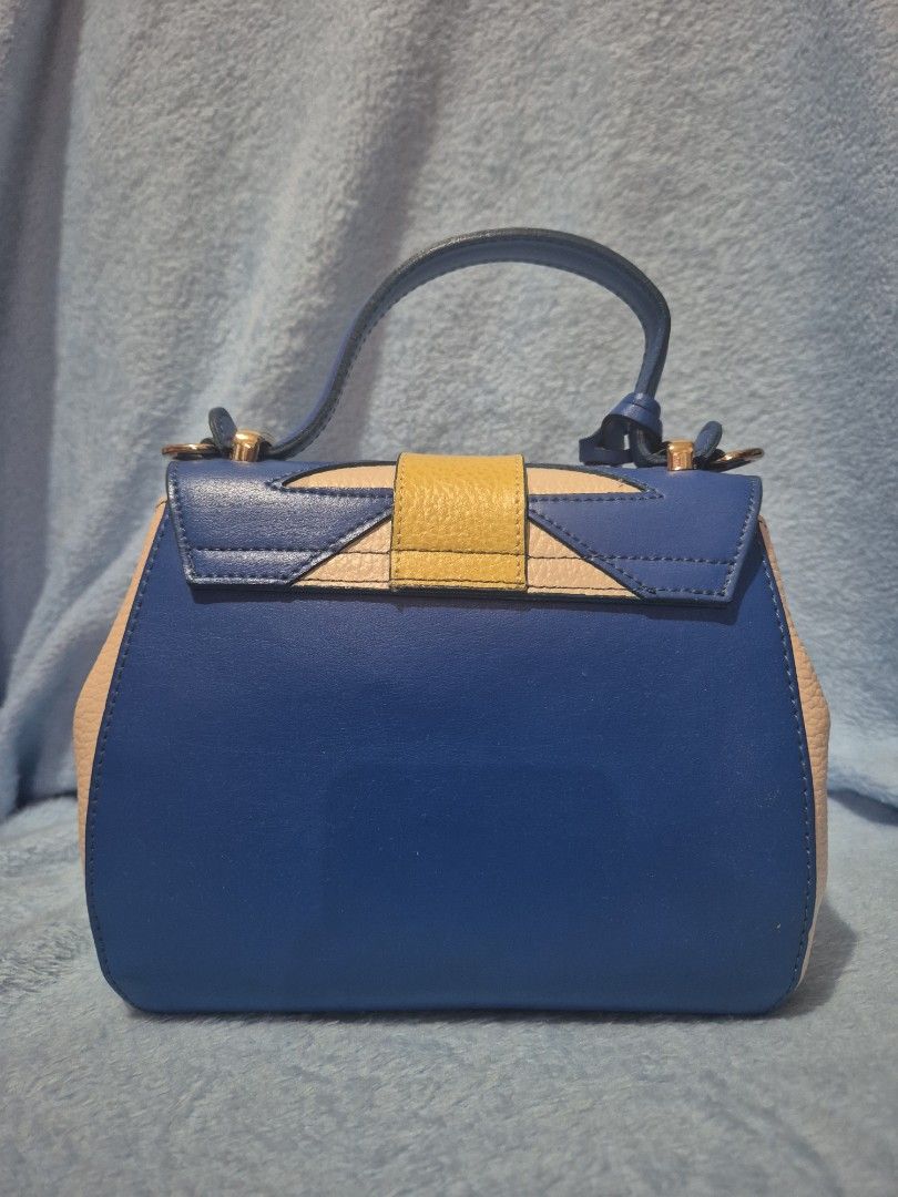 Giorgia Milani Small Top Handle Bag (Category: Luxury Bags & Wallets) located in Valenzuela. Submitted by randomlyn (Listing ID 1322235576, Image 3). Description: authentic Giorgia Milani bag gift from us slight scratch on the lock but hardware still shiny genuine leather negotiable.
