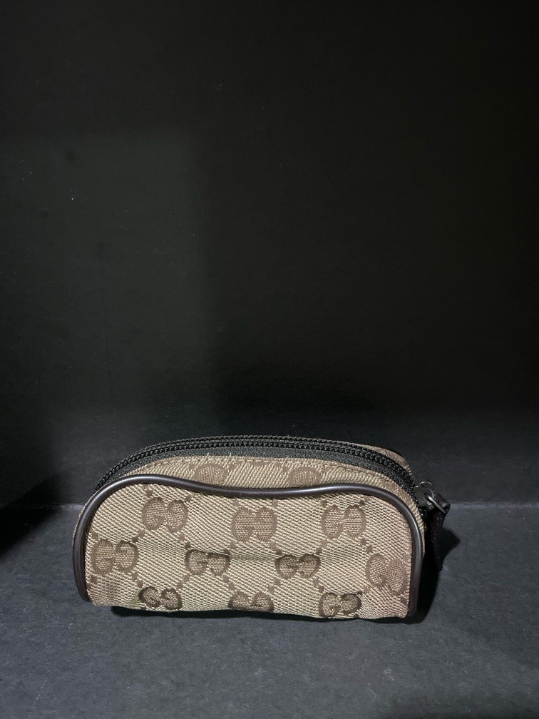 Gucci lips pouch store