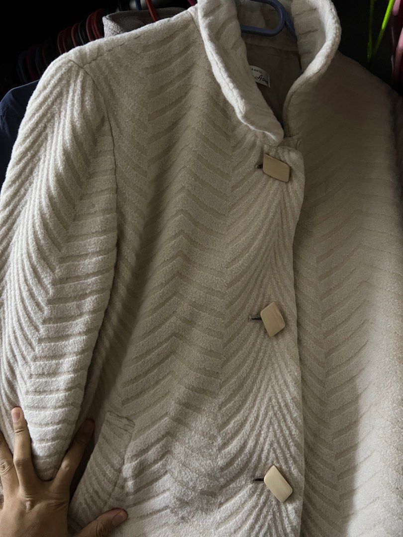 Jacket (Category: Coats, Jackets and Outerwear) located in Kuala Langat. Submitted by yolothrift.iz (Listing ID 1322368748, Image 3). Description: Women Jacket Size M Labuh 27.5 Lebar 20.5 Open nego😊.