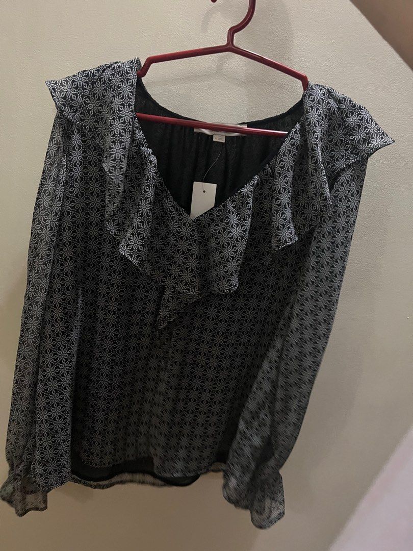 Long sleeves (Category: Longsleeves) located in San Fernando. Submitted by _prelovedbysflp (Listing ID 1322334206, Image 1). Description: Loft brand With price tag. From USA.