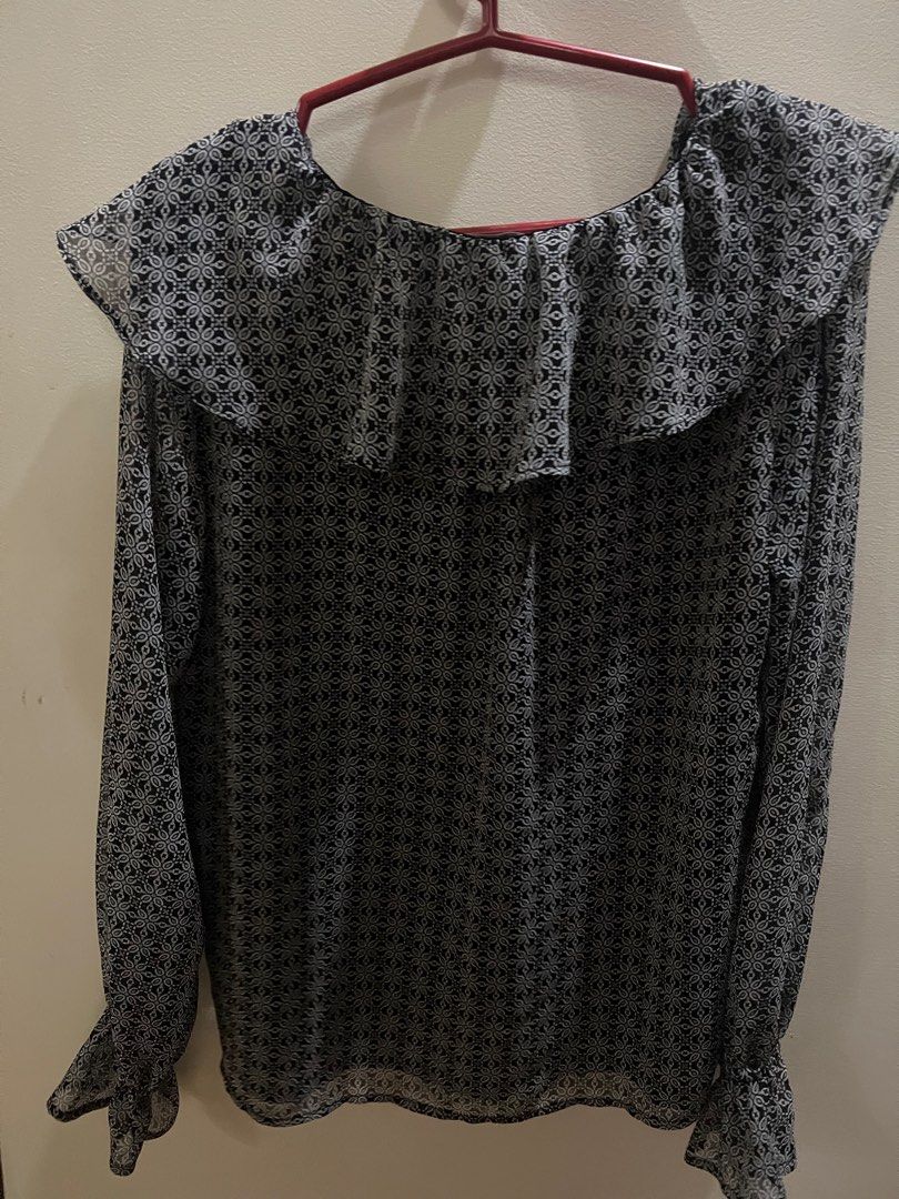 Long sleeves (Category: Longsleeves) located in San Fernando. Submitted by _prelovedbysflp (Listing ID 1322334206, Image 2). Description: Loft brand With price tag. From USA.