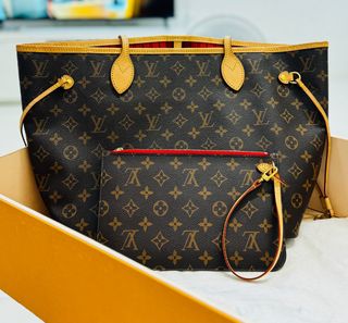 (Category: ) located in . Submitted by danishhakimwardrobe (Listing ID 1322350612, Image 1). Description: .