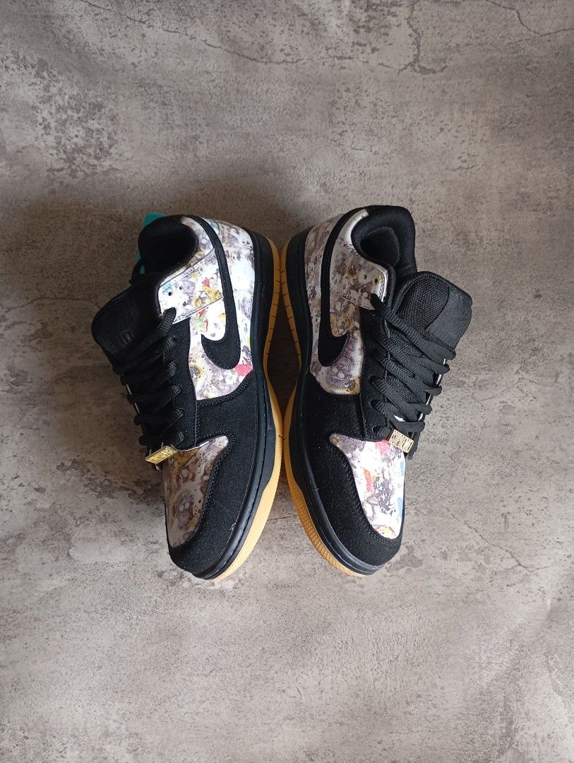 NIKE SB DUNK LOW X SUPREME RAMELLZEE, Fesyen Pria, Sepatu 