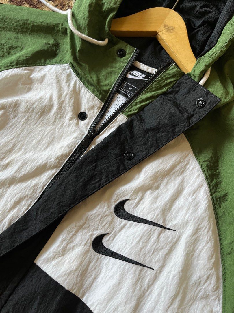 nike swoosh hooded woven jacket big logo, Fesyen Pria, Pakaian