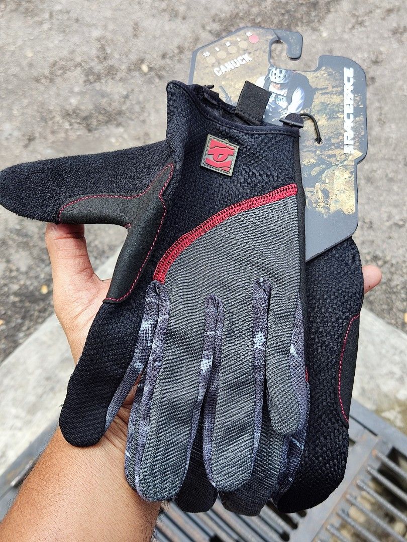 original Raceface Mtb gloves canuck Sports Equipment Bicycles Parts Bicycles on Carousell