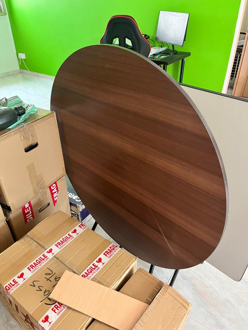 Round table (Category: Tables & Sets) located in Singapore. Submitted by bingsellingstuff (Listing ID 1322265677, Image 1). Description: Moving house so selling table cheaply .