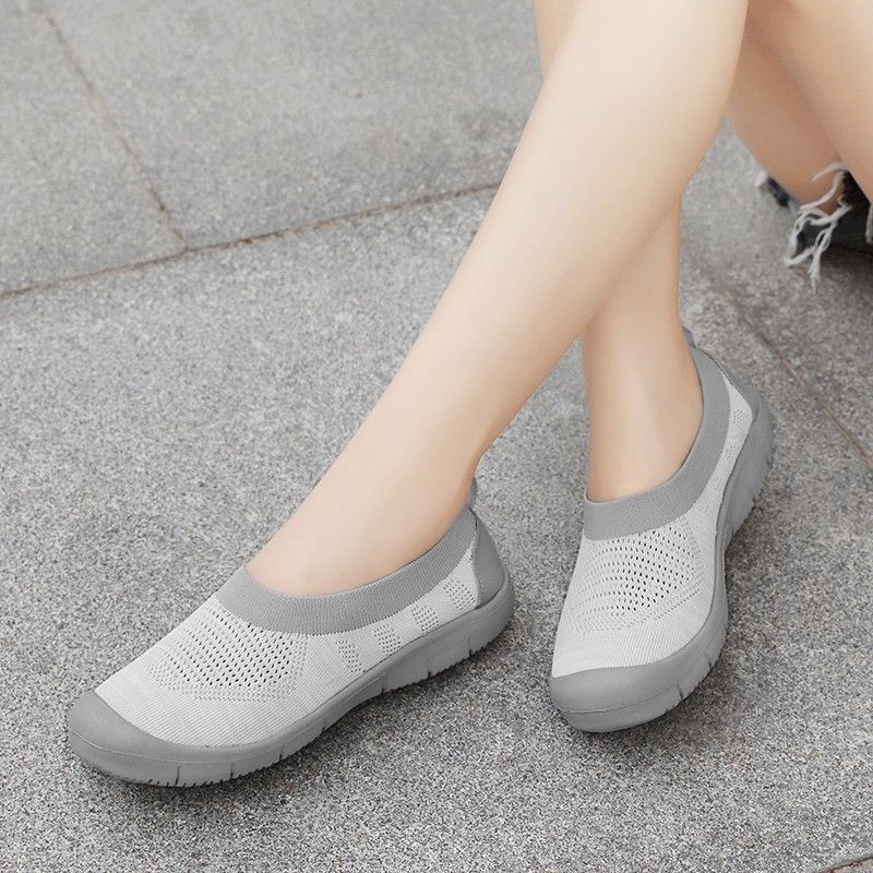 Sepatu sneakers wanita slip on on sale