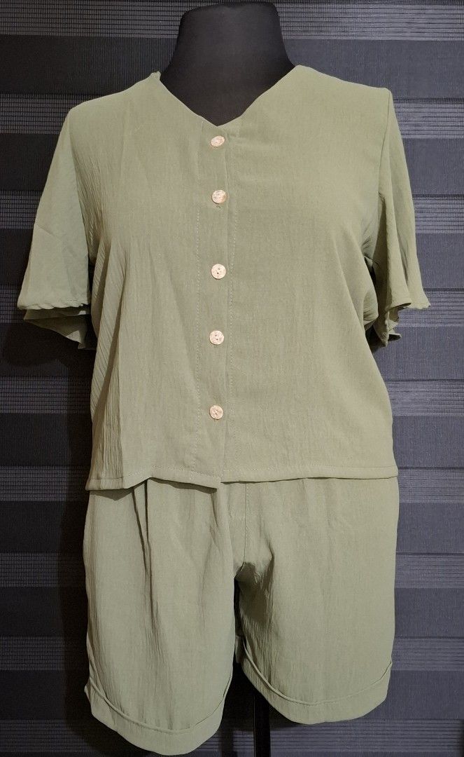 Soft Crumpled Linen Bell Sleeve Terno (Category: Sets or Coordinates) located in Antipolo. Submitted by swiftphoenix_21 (Listing ID 1322292002, Image 3). Description: Bell Sleeve Terno Shorts Shorts has 2 pockets Brand New (Never Been Worn).