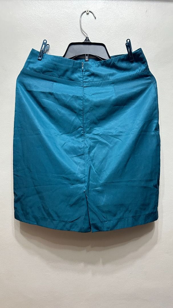 Teal Office Skirt (Small on tag) (Category: Skirts) located in Pasay City. Submitted by mgagamitnichrish (Listing ID 1322333848, Image 2). Description: Size: Best fit Small-Medium Condition: Pre-loved but still in great condition Length: 52cm Waist: 36in Hips: 42in.