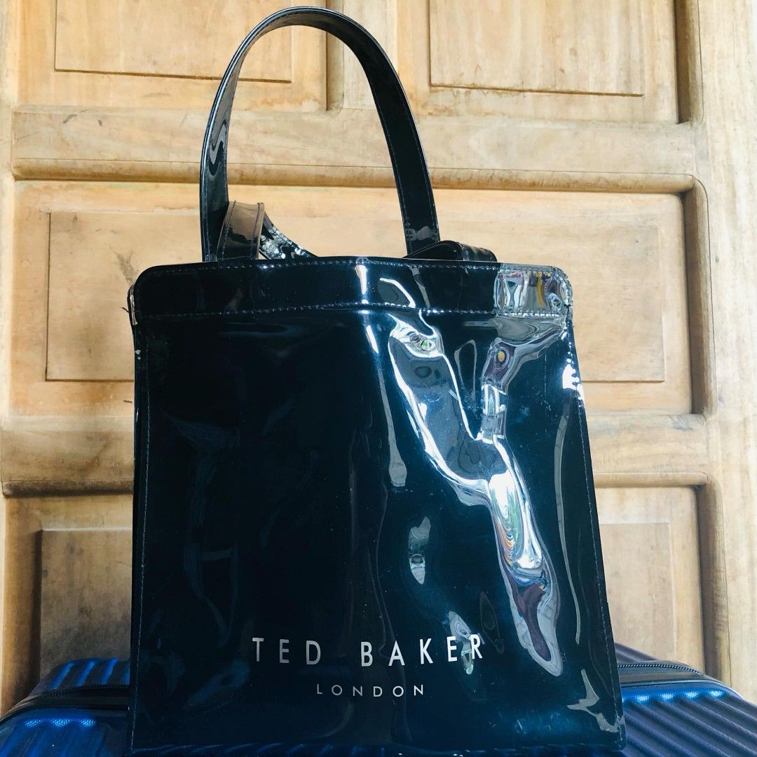 TED BAKER tote bag (Category: Luxury Bags & Wallets) located in Pantabangan. Submitted by Graciana17 (Listing ID 1322266551, Image 2). Description: Preloved - in excellent condition 💯.