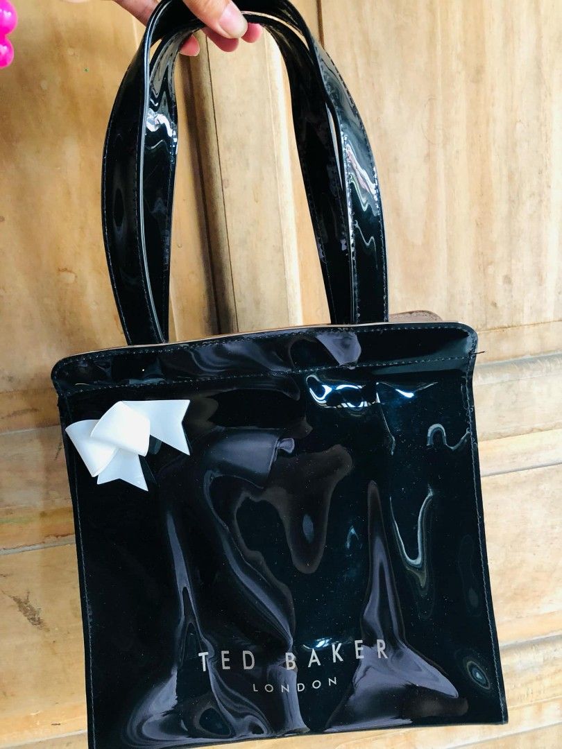 TED BAKER tote bag (Category: Luxury Bags & Wallets) located in Pantabangan. Submitted by Graciana17 (Listing ID 1322266551, Image 1). Description: Preloved - in excellent condition 💯.