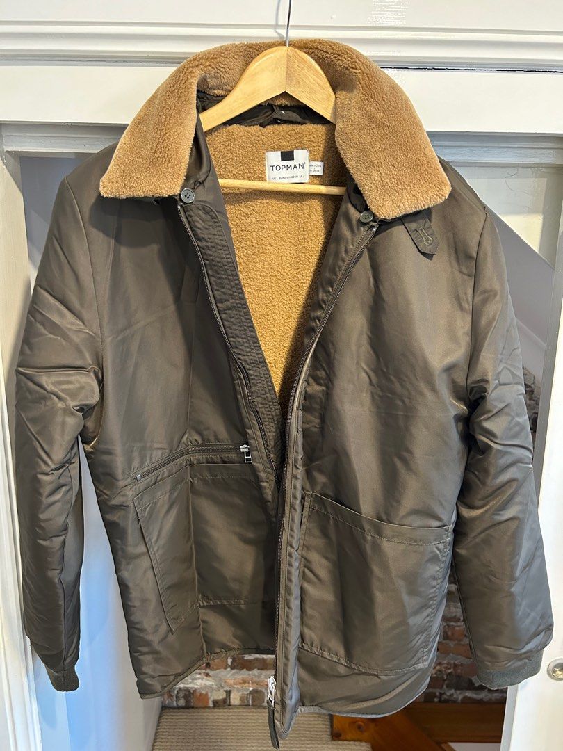 Top Man Jacket (Category: Men's Clothes) located in Sydney. Submitted by alexander140888 (Listing ID 1322263542, Image 1). Description: Basically brand new. Size: L.
