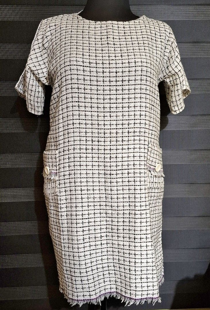 Tweed Dress (Category: Dresses) located in Antipolo. Submitted by swiftphoenix_21 (Listing ID 1322284158, Image 1). Description: Tweed Dress (black & White color) 2 front pockets Brand New Condition (Never Been Worn).