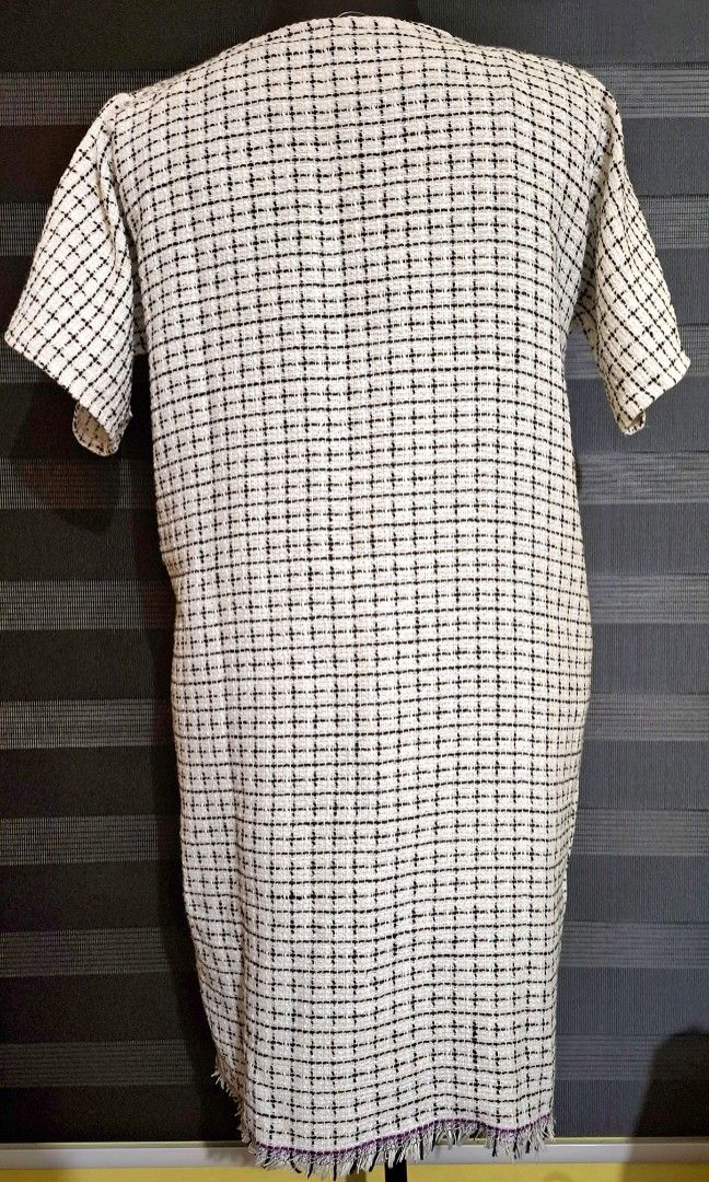 Tweed Dress (Category: Dresses) located in Antipolo. Submitted by swiftphoenix_21 (Listing ID 1322284158, Image 2). Description: Tweed Dress (black & White color) 2 front pockets Brand New Condition (Never Been Worn).