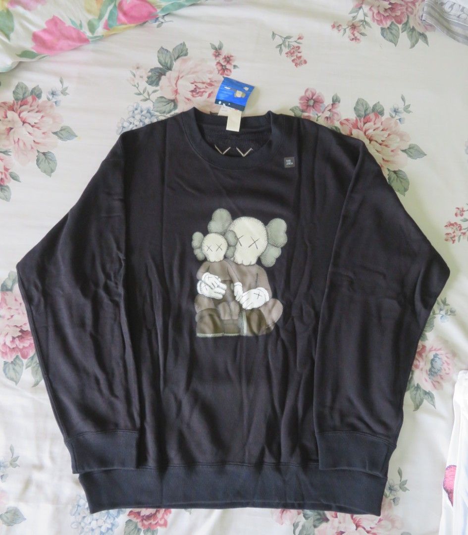 Uniqlo kaws sweatshirt black top