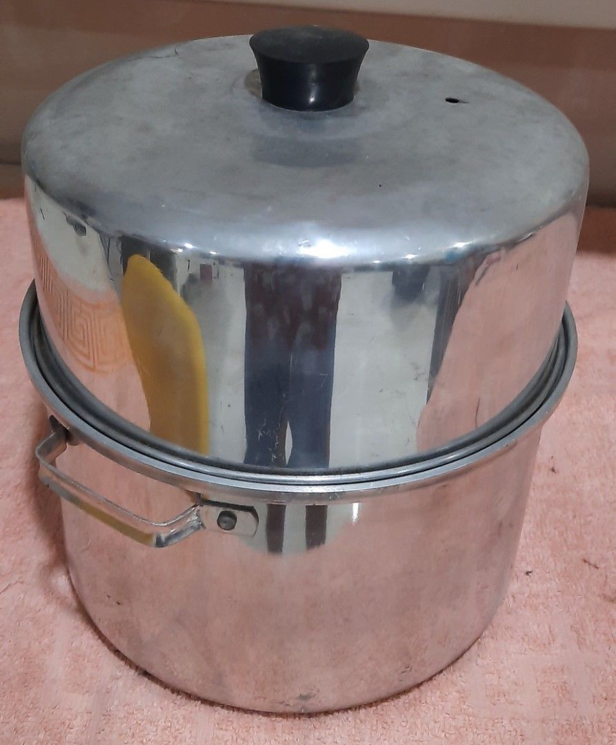 Vintage Evenflo Feeding Bottle Sterilizer (Category: Breastfeeding & Bottle Feeding) located in Manila. Submitted by kyona.mimi (Listing ID 1322327491, Image 1). Description: 1960s Evenflo feeding bottle sterilizer.