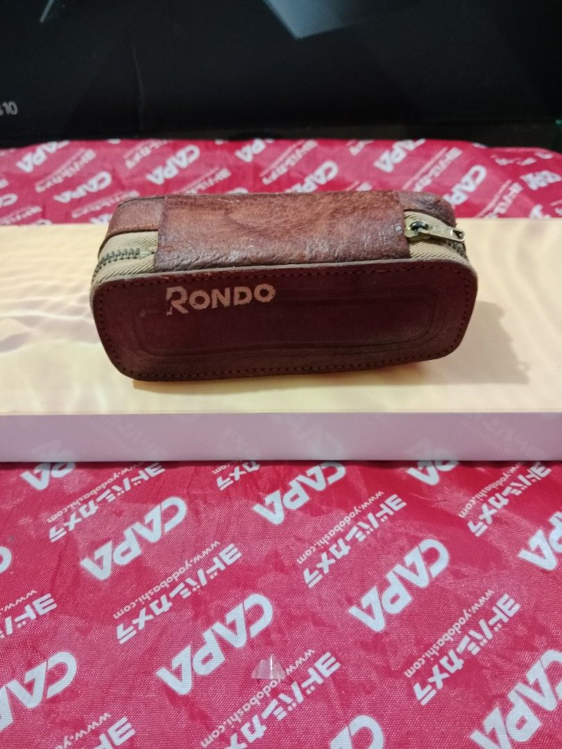 Vintage RONDO-JR camera flash (Category: Cameras) located in Tabaco. Submitted by fritznicoleshoppe (Listing ID 1322297201, Image 2). Description: Vintage RONDO-JR camera flash. collectible item.
