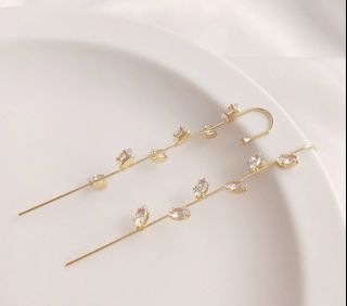 (Category: ) located in . Submitted by buysellcloset (Listing ID 1322363804, Image 1). Description: .