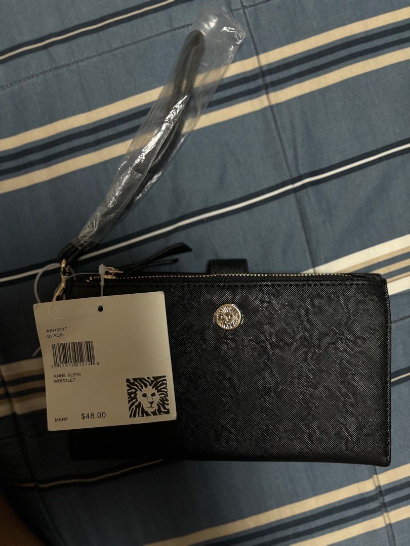 Anne Klein Wallet / Wristlet (Category: Luxury Bags & Wallets) located in Quezon City. Submitted by thriftopsandtees (Listing ID 1322388793, Image 3). Description: Open for negotiation 📩.