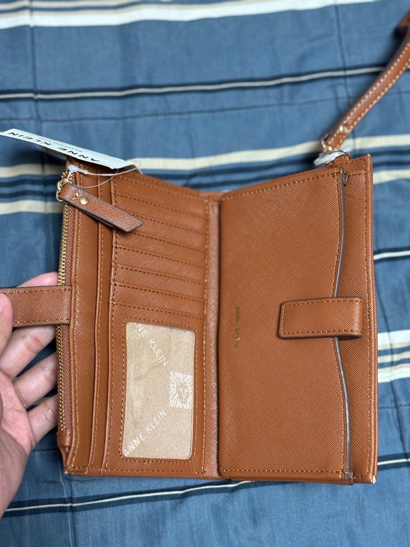 Anne Klein Wallet / Wristlet (Category: Luxury Bags & Wallets) located in Quezon City. Submitted by thriftopsandtees (Listing ID 1322393276, Image 2). Description: .