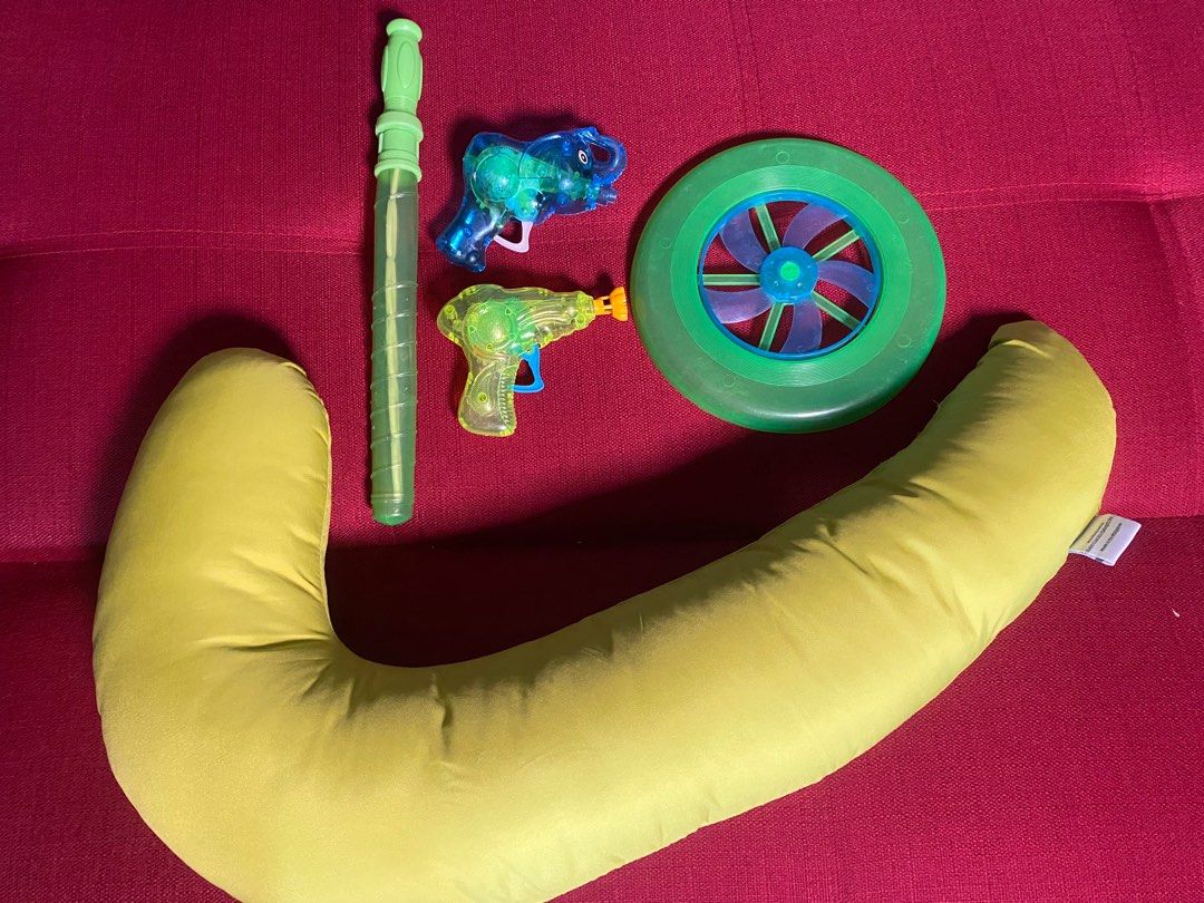 Assorted toys (Category: Kids Toys) located in Quezon City. Submitted by allanlazaro (Listing ID 1322420977, Image 1). Description: Bundle Assorted Toys with Pillow 1 frisbee 2 bubble gun (1 damaged) 1 bubble maker (empty) 1 curved pillow -Delivery: care of buyer or pick up at Don Raul Building in Kamuning, QC. (weekdays only) -MOP: Gcash or Bank Transfer (payment first) .