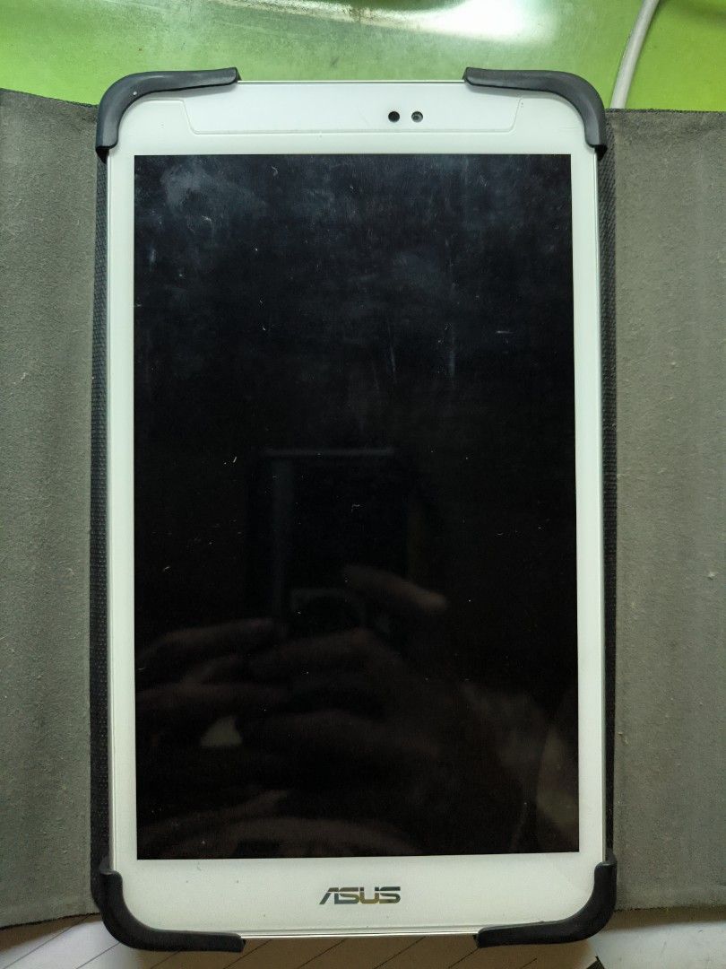 Asus pad phone (Category: Asus) located in Manila. Submitted by cheezu (Listing ID 1322482704, Image 1). Description: recieved as gift. no charger. but never been used. as is where is. chat or sms 09953065852 meet up near manila.