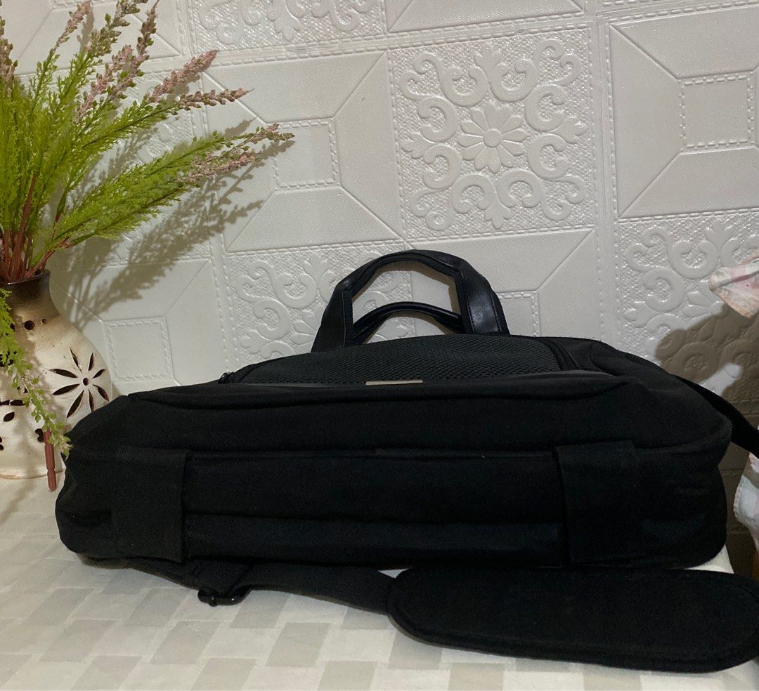 Asus Two-Way Laptop Bag (Category: Laptop Bags & Sleeves) located in Legazpi City. Submitted by wearablefinds (Listing ID 1322515782, Image 3). Description: 15x12x3” Like new No flaws Light weight Excellent quality Kindly check photos for details .