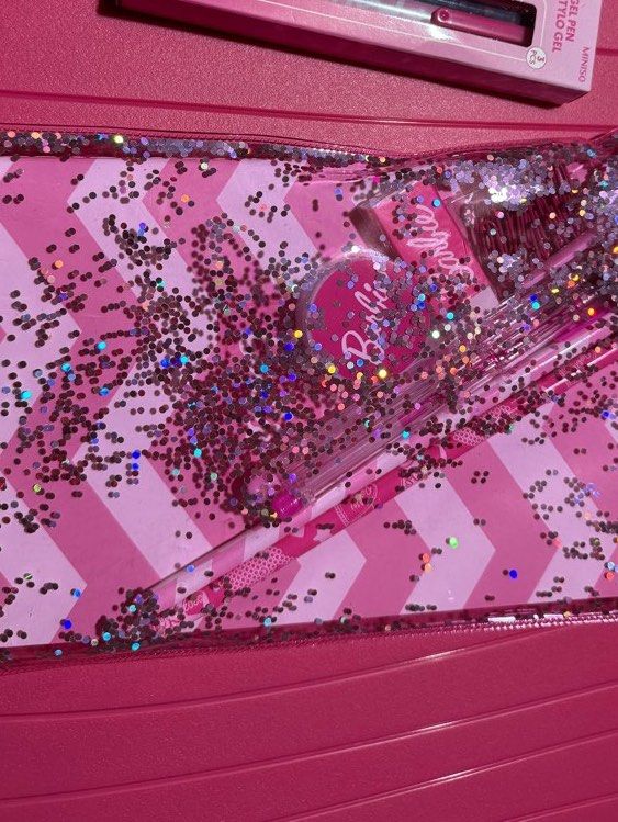 BARBIE NOTEBOOK AND PENS (Category: Stationery & School Supplies) located in Quezon City. Submitted by hannahcrooz (Listing ID 1322353937, Image 1). Description: Orig price for these 2 ranges to more than 500 pesos. Will give discounts if madami bibilhing barbie item.