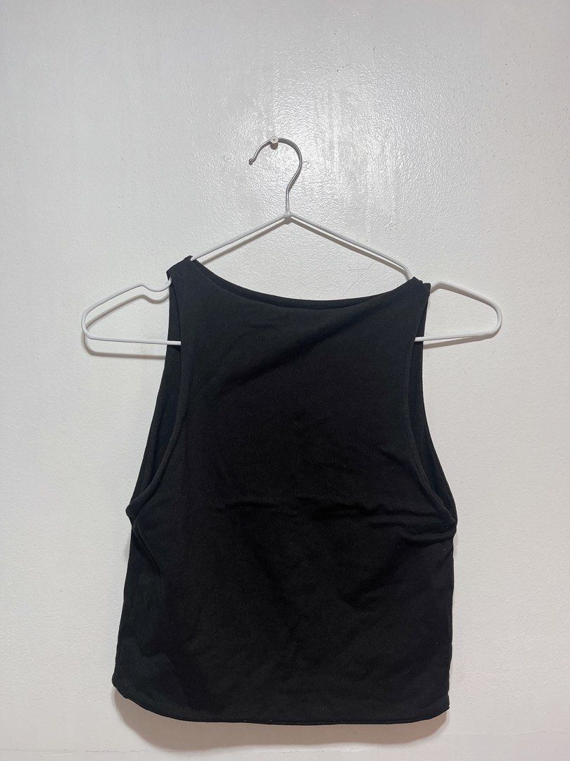 Black Halter Top (Category: Sleeveless) located in Manila. Submitted by bc040302 (Listing ID 1322519393, Image 1). Description: No brand Size: L MOP: GCash/GoTyme MOD: Lalamove/Grab/J&T (c/o Buyer) NO MEET-UPS. STRICTLY NO COD FOR ASSURANCE ON MY END..