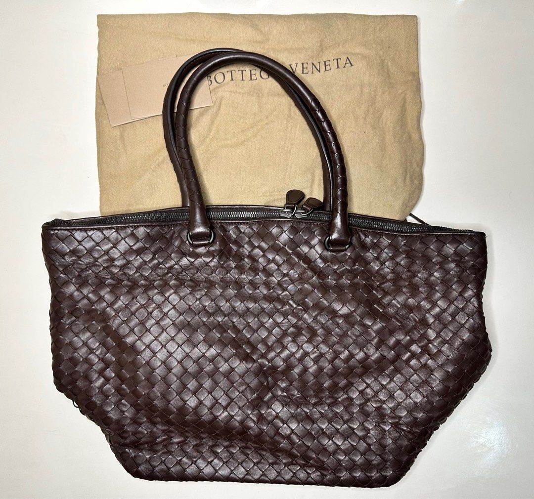 Bottega Veneta Top Handle Bag Dar Brown (Category: Luxury Bags & Wallets) located in Caloocan City. Submitted by bcy6891 (Listing ID 1322515064, Image 2). Description: .