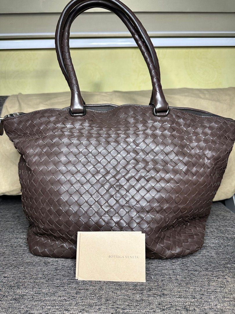 Bottega Veneta Top Handle Bag Dar Brown (Category: Luxury Bags & Wallets) located in Caloocan City. Submitted by bcy6891 (Listing ID 1322515064, Image 1). Description: .