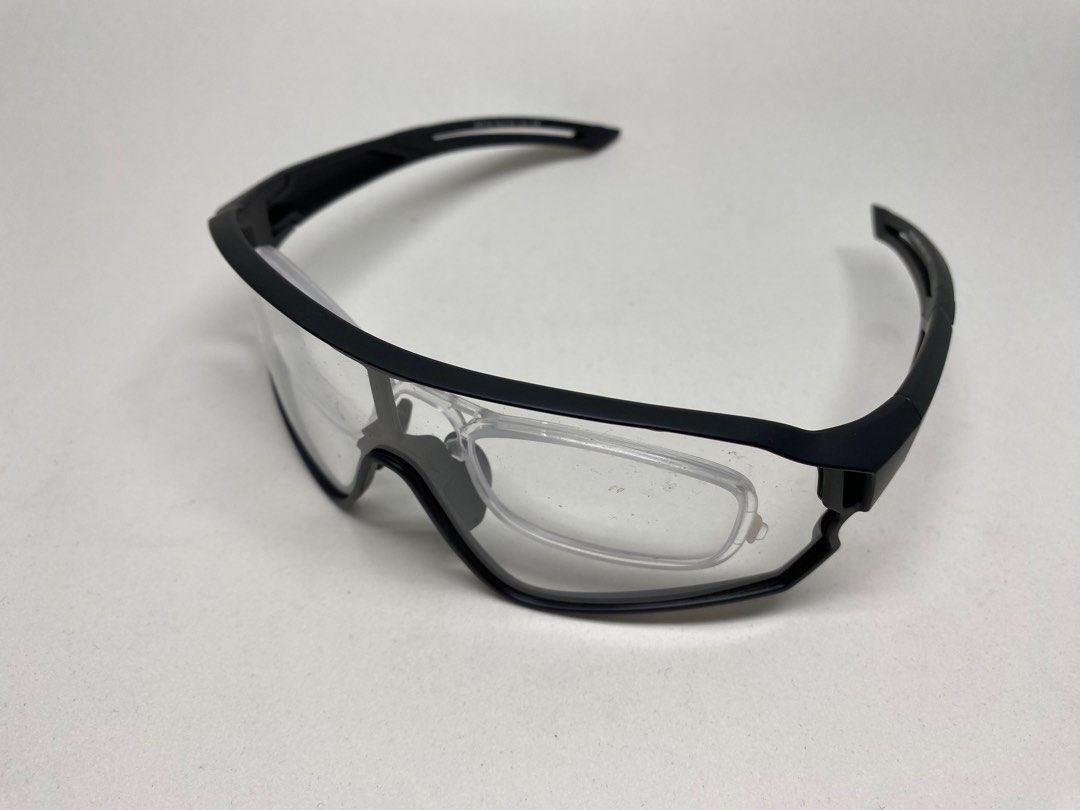 Brand new cycling shades. Take both (Category: Sunglasses & Eyewear) located in Cebu City. Submitted by handpicked79 (Listing ID 1322561415, Image 1). Description: Brand new cycling shades with cases. .