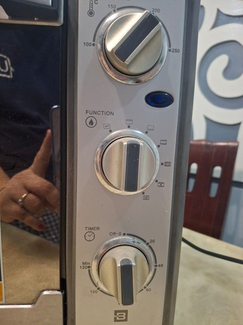Brikk Electric Oven (Category: Ovens & Toasters) located in Quezon City. Submitted by beautylush.ph (Listing ID 1322468751, Image 2). Description: For Sale Brikk Electric Oven Used a few times only, working well. Inclusions: Enamel Tray, Crumb tray, rotisserie accessories Capacity: 45L Power: 2100W Flaw: Defective inner Light pero pwede ipagawa.