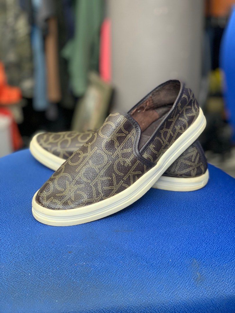 CALVIN KLEIN MARREN 2 SIGNATURE LOGO BROWN LEATHER SNEAKERS Women s Fashion Footwear Sneakers on Carousell