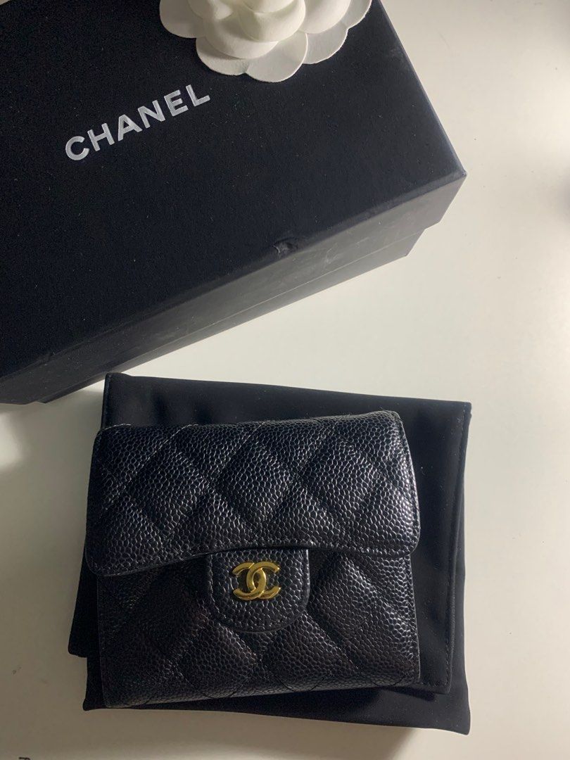 Chanel Compact Wallet - Caviar (Category: Luxury Bags & Wallets) located in Caloocan City. Submitted by gandaaaaaaa (Listing ID 1322532410, Image 1). Description: chanel compact wallet - caviar description: Same quality as original/looks original very nice in actual with box, dust bag,ribbon,camellia,authenticity card price: 9k.