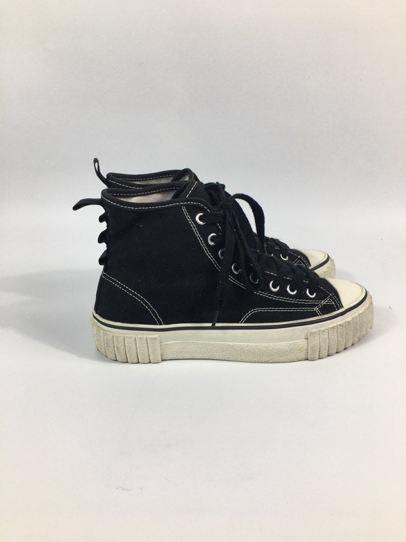 COMME DES GARÇONS GANRYU CREEPERS HIGH (Category: Sneakers) located in Caloocan City. Submitted by thrift.crcl (Listing ID 1322498259, Image 2). Description: COMME DES GARÇONS GANRYU CREEPERS HIGH MADE IN JAPAN EXCELLENT CONDITION SIZE 8.5-9 .