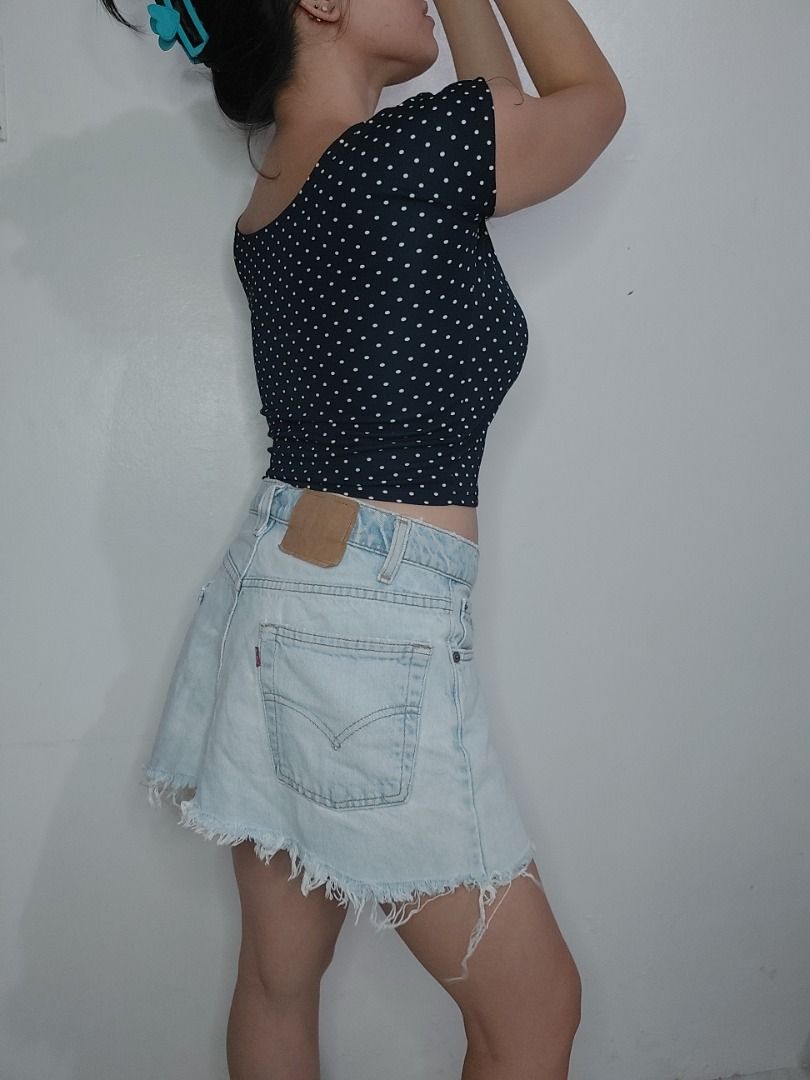 Deep Blue Polka Dot Cute Crop Top (Category: Shirts) located in Quezon City. Submitted by dapheloise (Listing ID 1322555349, Image 3). Description: Item Details: ↝ Very flattering cut ↝ With White Polka Dots ↝ Deep Blue ↝ Very cute in actual! Size: XS-S Brand: Unknown Condition: 10/10 ___________________________________________________________ MODEL'S SIZE (for reference) Height: 4'11" Size: Semi-Medium Waist: 29.5 - 30 inches Hips: 33.5 inches U
