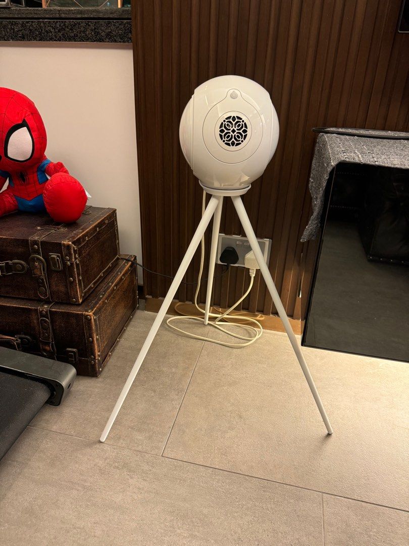 Devialet Phantom 98db （分類：Soundbar、揚聲器、藍牙喇叭、耳擴）位於 Hong Kong。 由 devante_swing 提交（商品編號 1322538792，圖片 2）。簡介： Phantom 98db Price for two speakers and two speaker legs Full set with box and receipt 100% functional, perfect condition 。