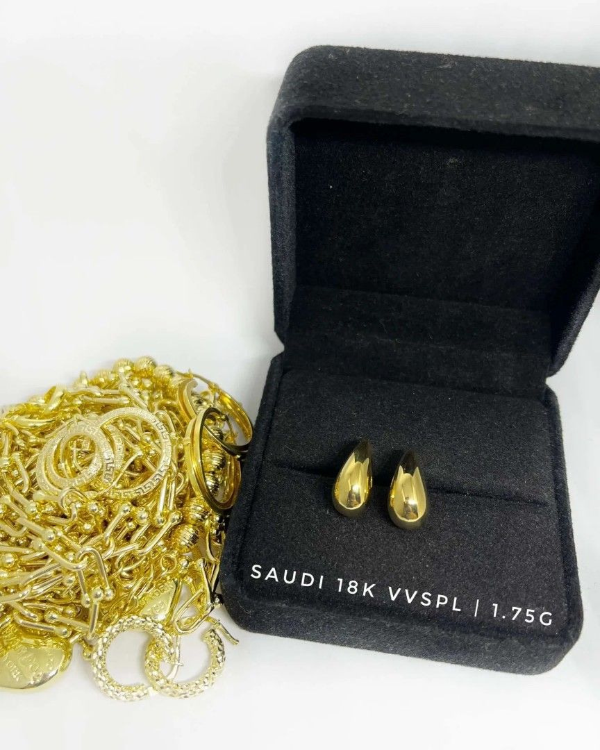 Hoop/ loop/ stud/ dangling earrings 18k gold (Category: Earrings) located in Cavite. Submitted by jmccm (Listing ID 1322450769, Image 2). Description: *pls send photo then will send the price price varies per design/weight *no worn photo *mode if payment: bdo bpi or gcash -18k gold -all pawnable -brand new -lbc shipping or lalamove delivery -other items are available too like necklace, bracelets DM us for inquiries. if you are looking for other d