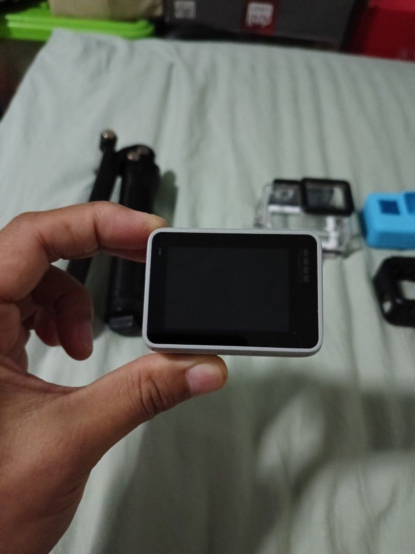 Go Pro 7 WHITE (Category: Cameras) located in San Pedro. Submitted by all_gooditems (Listing ID 1322388672, Image 2). Description: Go Pro 7 WHITE Inclusions: Charging Cable Underwater case Selfie stick See Picture for reference.
